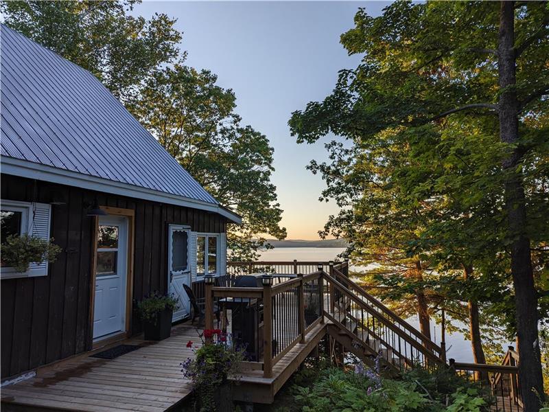 The Snug Bancroft Cottage Rental GL31063 CottagesInCanada