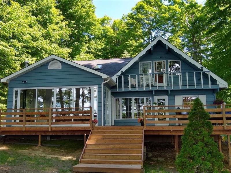 PEC Bay Dream Waterfront on Clear, Picton Cottage Rental DI31064
