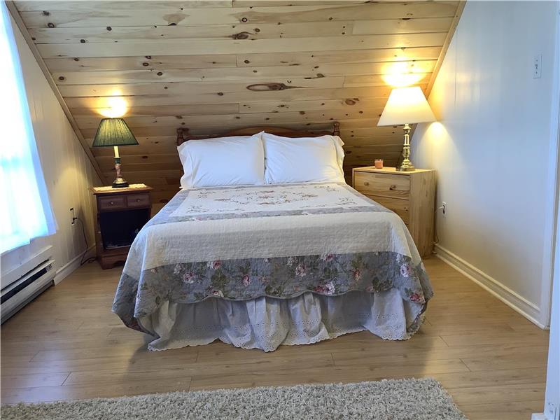 PEC Bay Dream Waterfront on Clear, Picton Cottage Rental DI31064