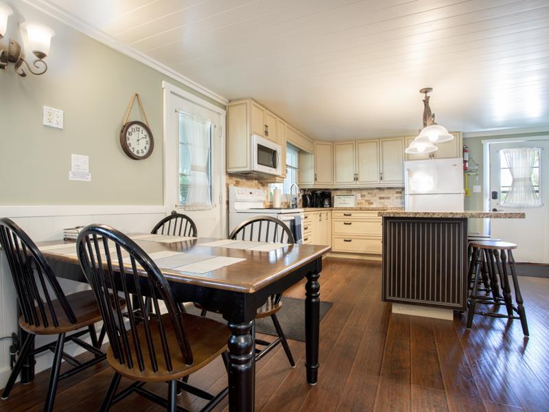 Kawartha Hideaway Buckhorn Cottage Rental PL31074 CottagesInCanada