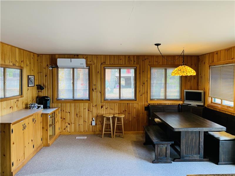 Yellow Cottage Sandy Lake Buckhorn Cottage Rental DI31086