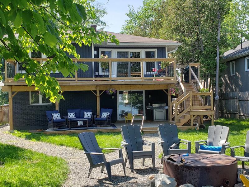 Blue Lakehouse on Lake Couchiching Orillia Cottage Rental PL31167