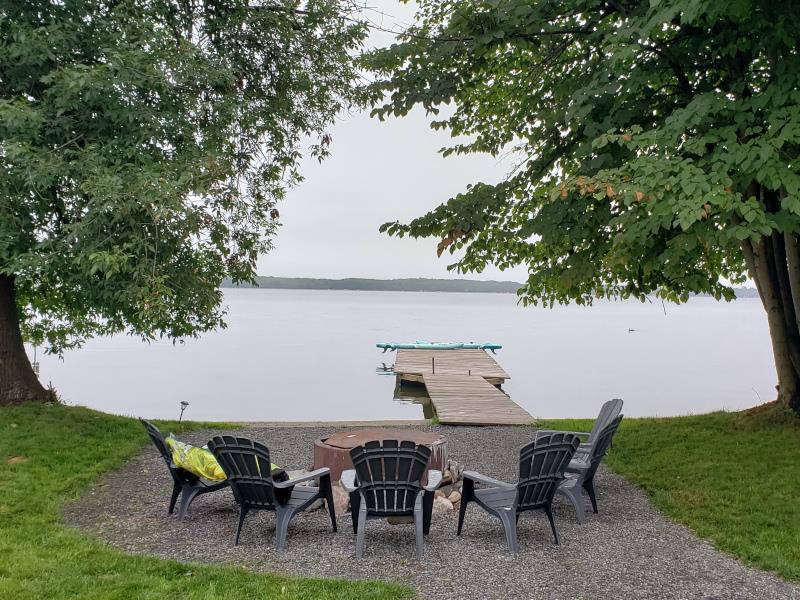 Blue Lakehouse on Lake Couchiching Orillia Cottage Rental PL31167 CottagesInCanada