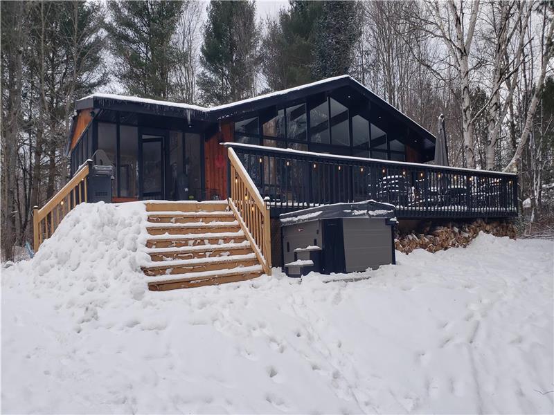 Red Cedar Chalet on Brady Lake (hot Minden Hills Cottage Rental GL