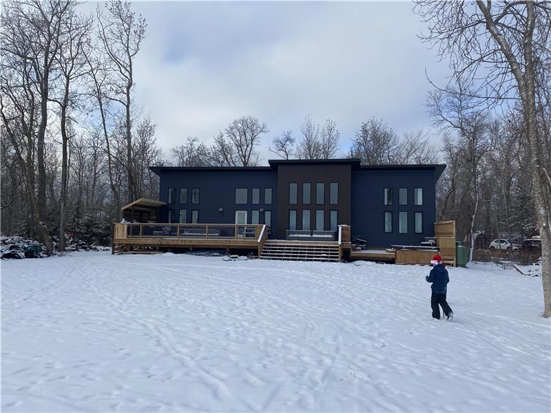 2000 SQ FOOT 5 BEDROOM GIMLI LAKE Gimli Cottage Rental DI31366 CottagesInCanada