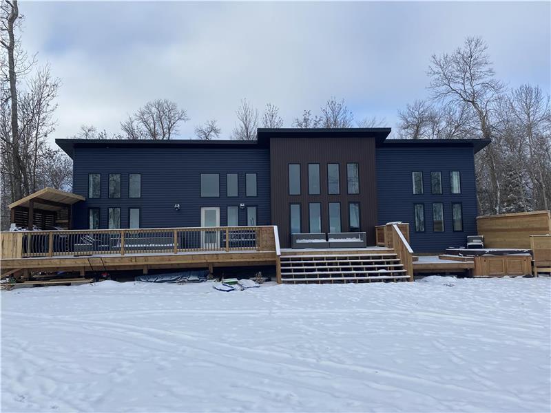 2000 SQ FOOT 5 BEDROOM GIMLI LAKE Gimli Cottage Rental DI31366