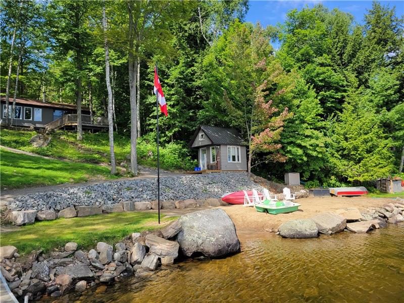 Book today. Island View, Lake Barrys Bay Cottage Rental PL31369