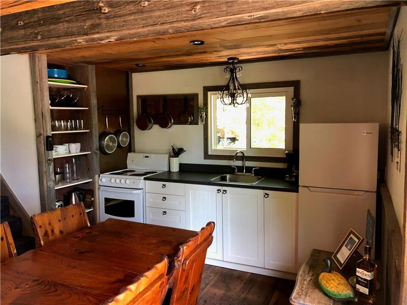 Charming 1 Bedroom Loft Cottage Calabogie Cottage Rental GL31471