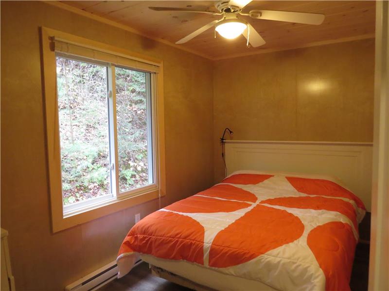 Private, Modern, Family Friendly Kazabazua / Danford Lake Cottage