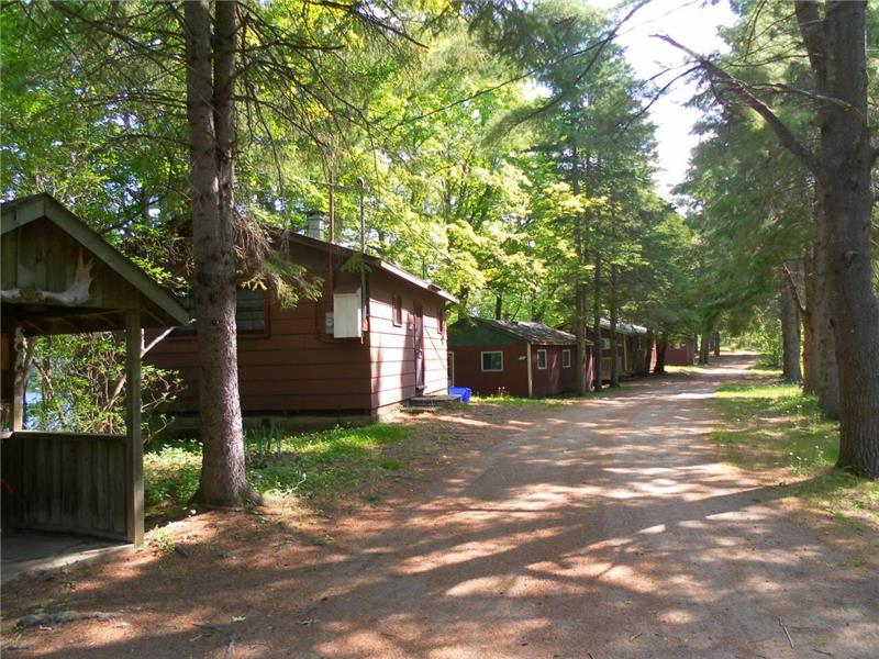 MOHAWK LODGE Sharbot Lake Cottage Rental PL31635 CottagesInCanada