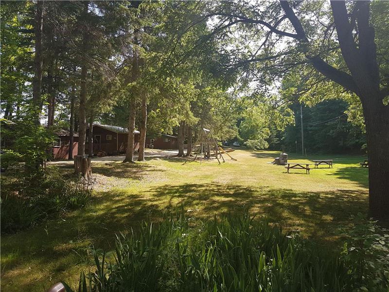 MOHAWK LODGE Sharbot Lake Cottage Rental PL31635 CottagesInCanada