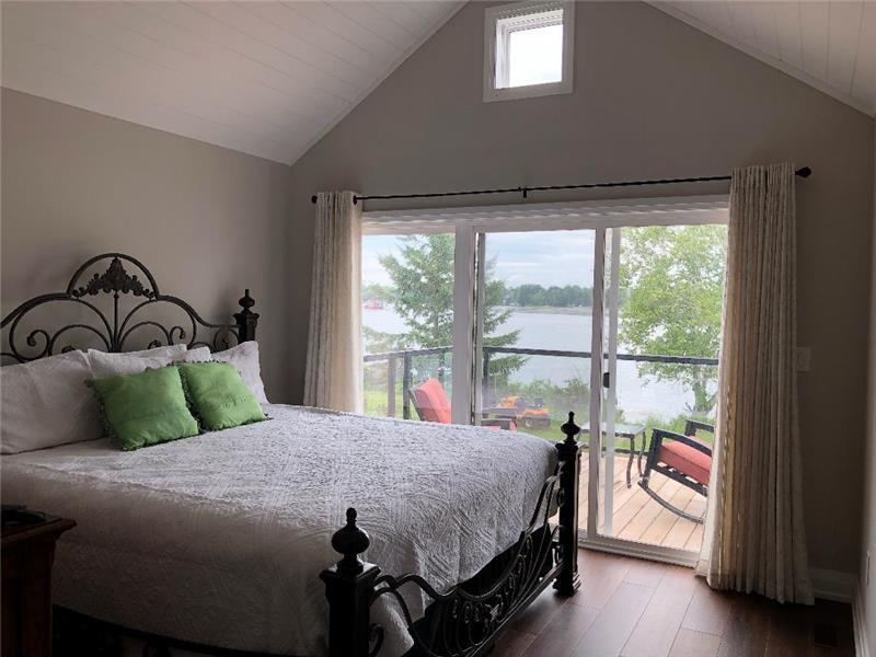 Mitchell Lake Waterfront Cottage Kirkfield Cottage Rental DI31684