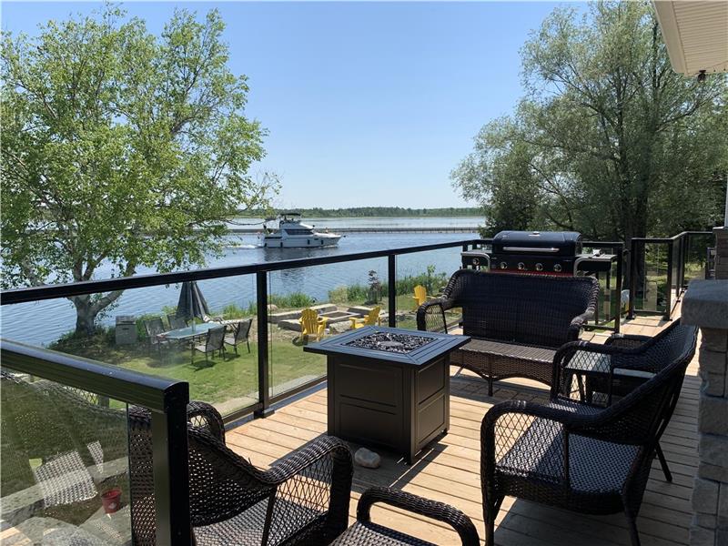 Mitchell Lake Waterfront Cottage Kirkfield Cottage Rental DI31684