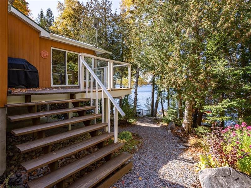 ESCAPE TO THE TRANQUILITY OF LAKE Burks Falls Cottage Rental GL