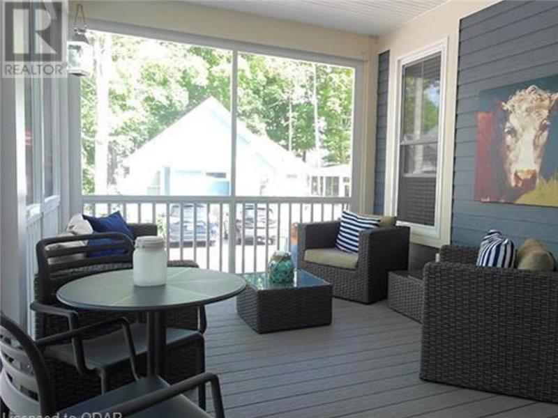 Summer Lake House in Sandbanks Cherry Valley Cottage Rental GL
