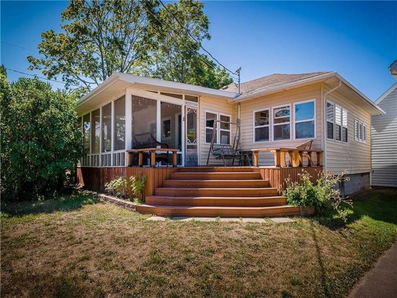 Parlee Beach, The Bluff, 8 King Shediac Cottage Rental PL31725