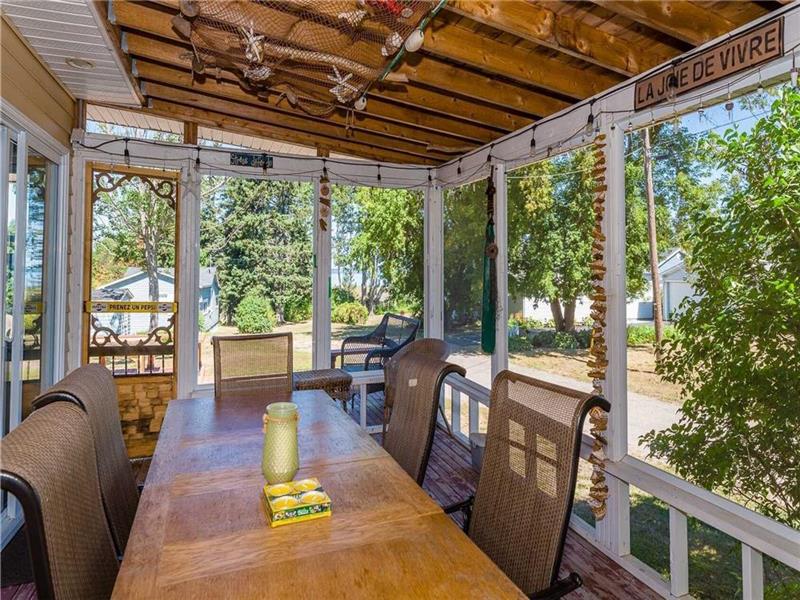 Parlee Beach, The Bluff, 8 King Shediac Cottage Rental PL31725