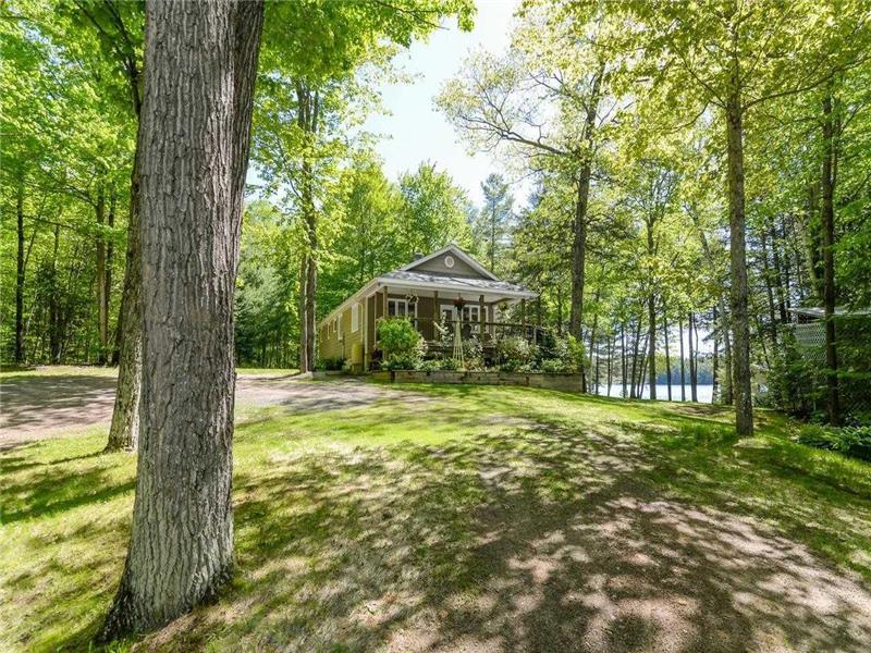Waterfront Oasis Mazinaw Lake Cloyne Cottage Rental PL31752