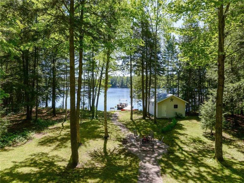 Waterfront Oasis Mazinaw Lake Cloyne Cottage Rental PL31752