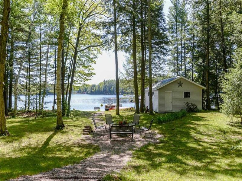 Waterfront Oasis Mazinaw Lake Cloyne Cottage Rental PL31752