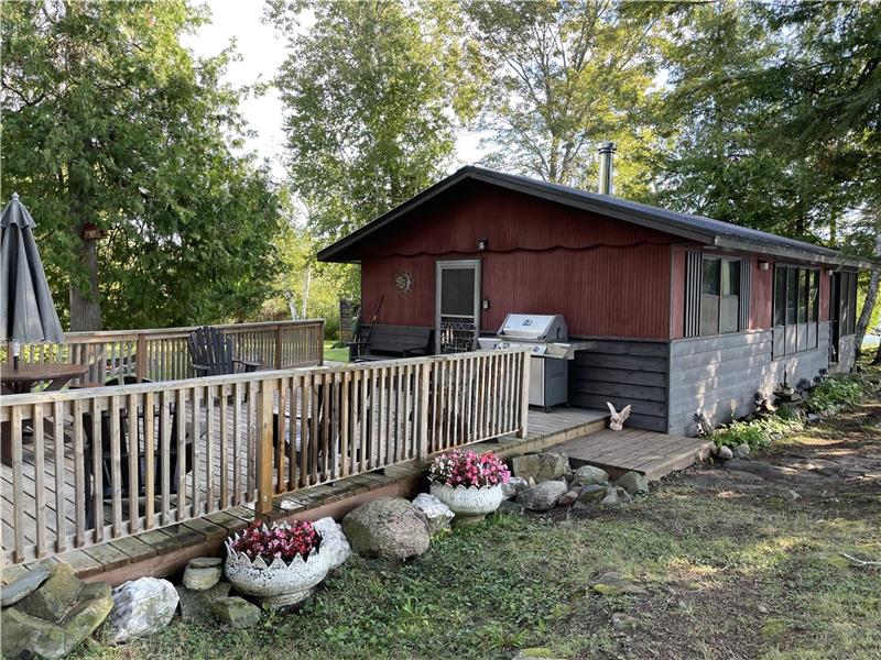 Ontario Round Lake Retreat, Havelock Cottage Rental DI31938