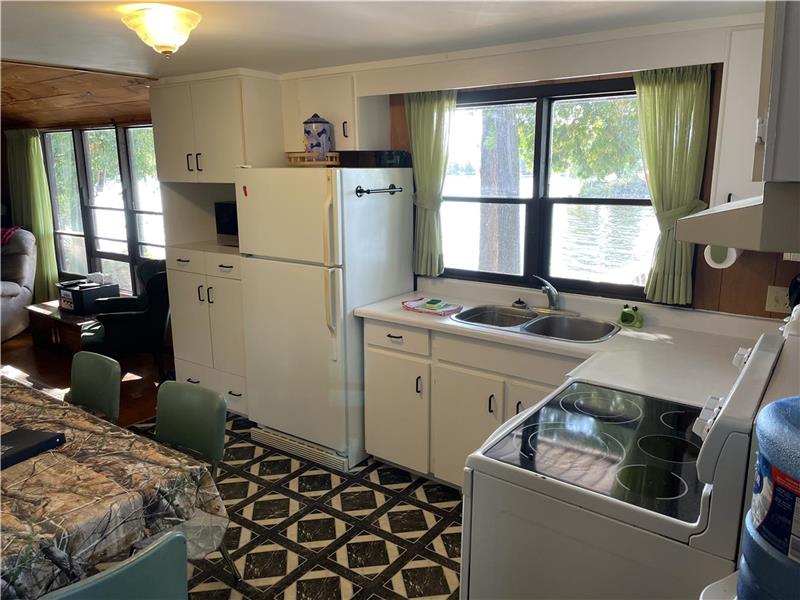 Ontario Round Lake Retreat, Havelock Cottage Rental DI31938