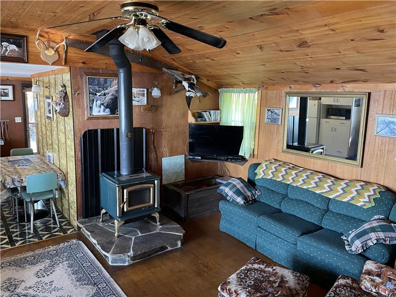 Ontario Round Lake Retreat, Havelock Cottage Rental DI31938