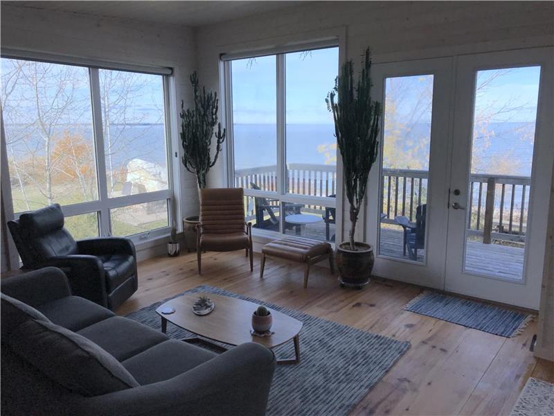 Willow Island Lake House Gimli Cottage Rental GL31960