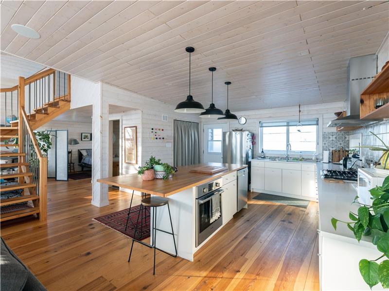 Willow Island Lake House Gimli Cottage Rental GL31960