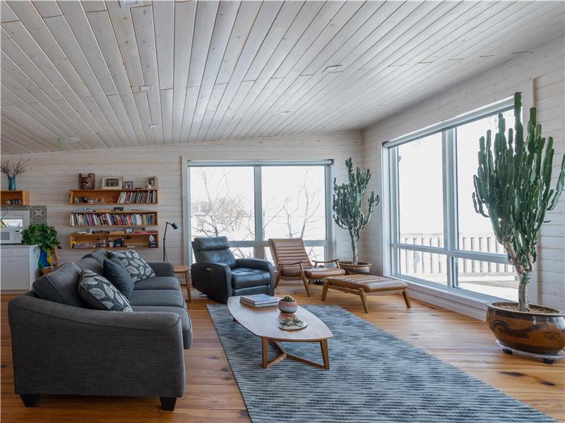 Willow Island Lake House Gimli Cottage Rental GL31960