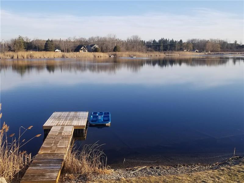 Kasa Kosecki lakeside suite with Puslinch Cottage Rental GL32033