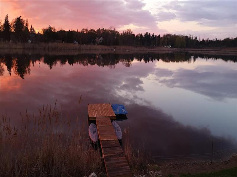 Kasa Kosecki lakeside suite with Puslinch Cottage Rental GL32033