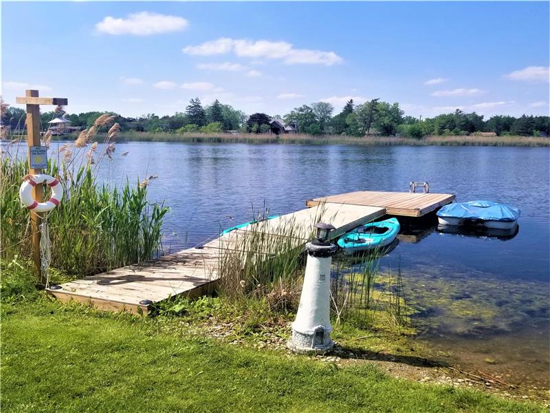 Kasa Kosecki lakeside suite with Puslinch Cottage Rental GL32033
