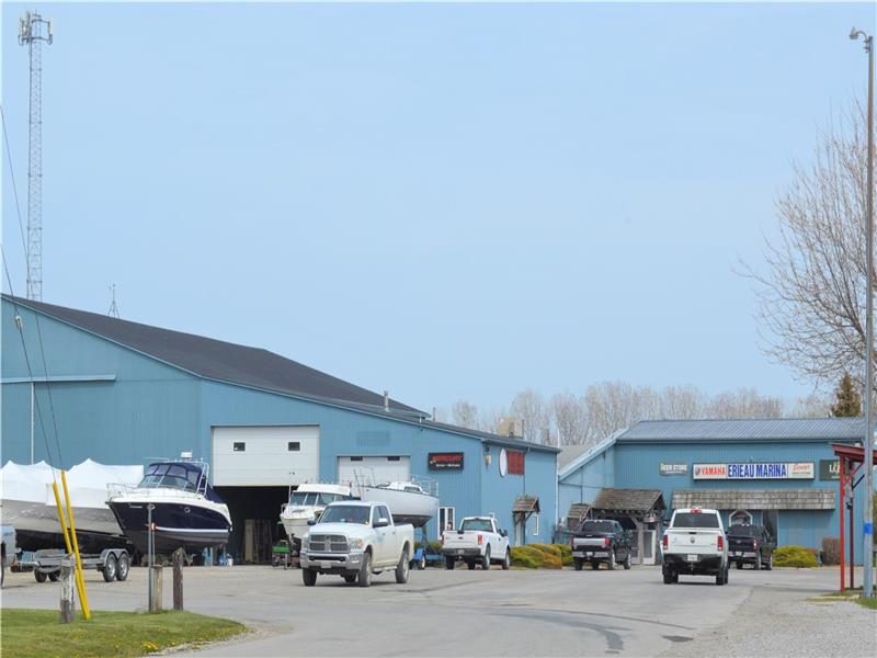 Waterfront property in Erieau on Erieau Cottage Rental GL32051