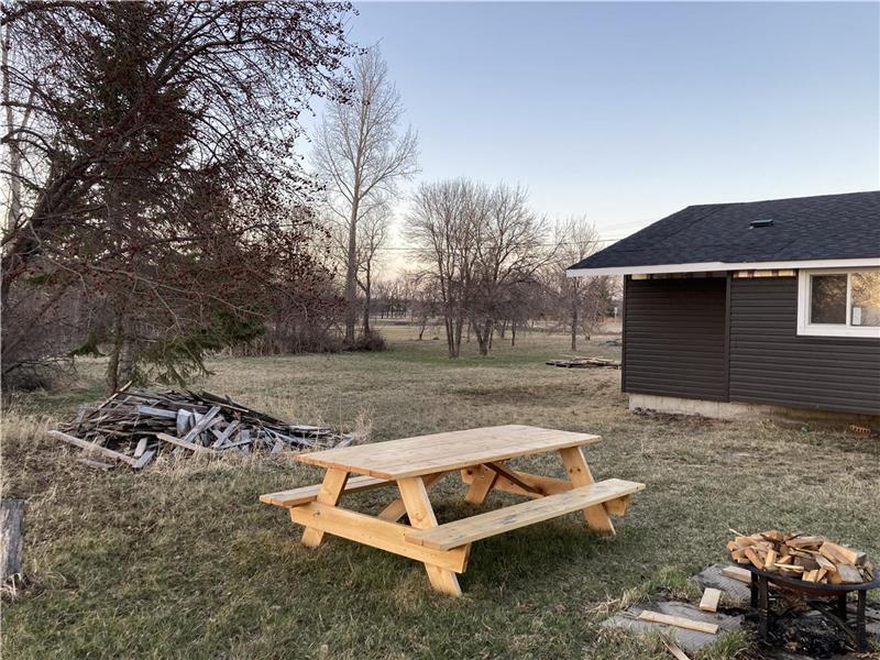 Relaxing Cottage close to Lake St Laurent Cottage Rental GL32079