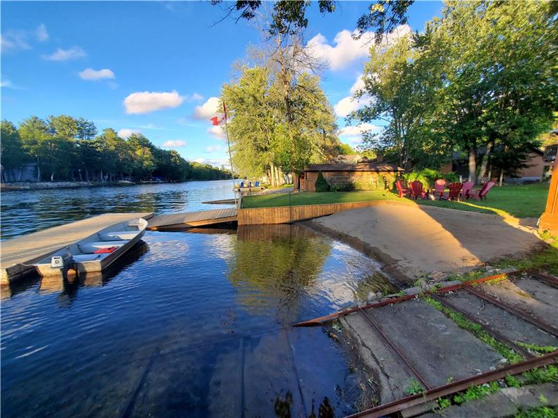 Gatherings River House Hot Tub! Washago Cottage Rental GL32097