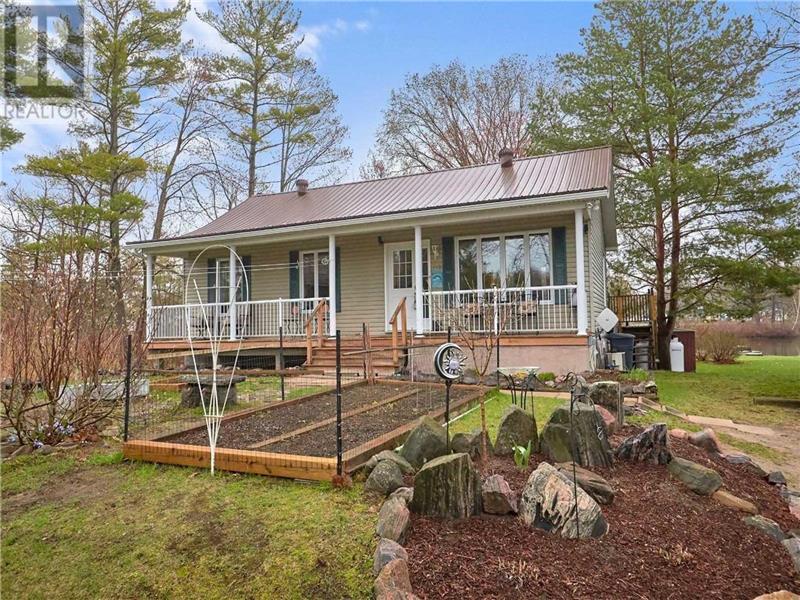 Private Lakefront house with 100 ft Port Severn Cottage Rental PL