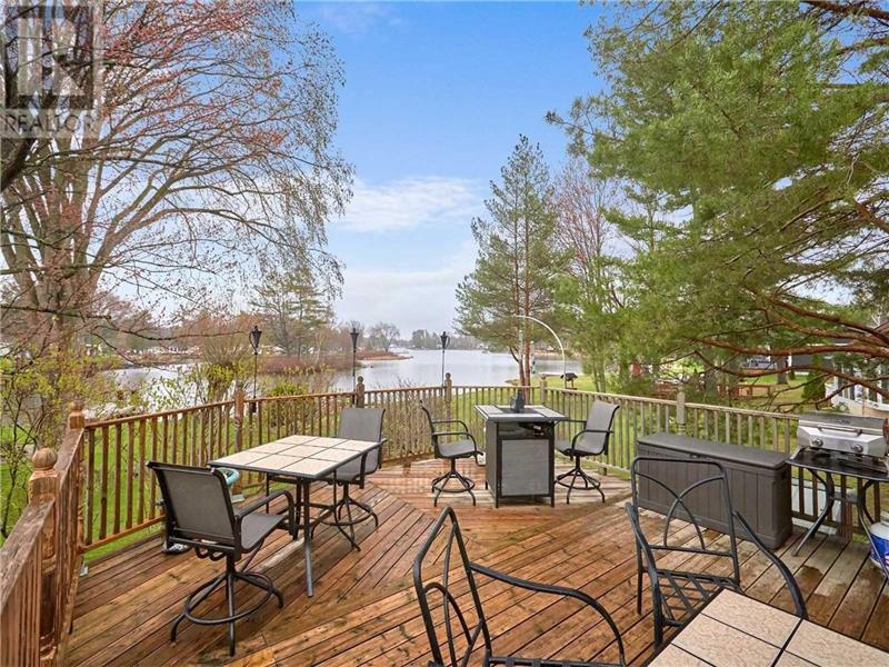 Private Lakefront house with 100 ft Port Severn Cottage Rental DI