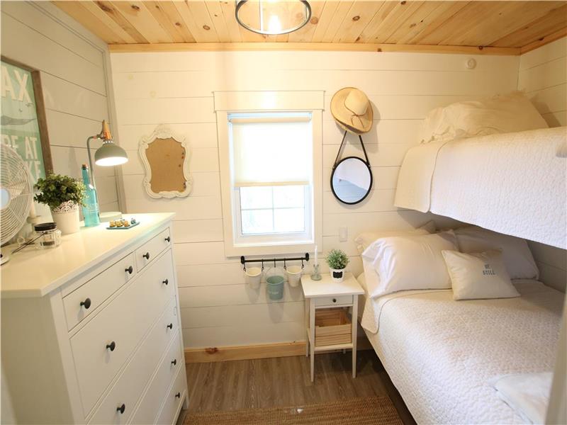 To The Cozy Cabin On Mcdonalds Corners Cottage Rental DI