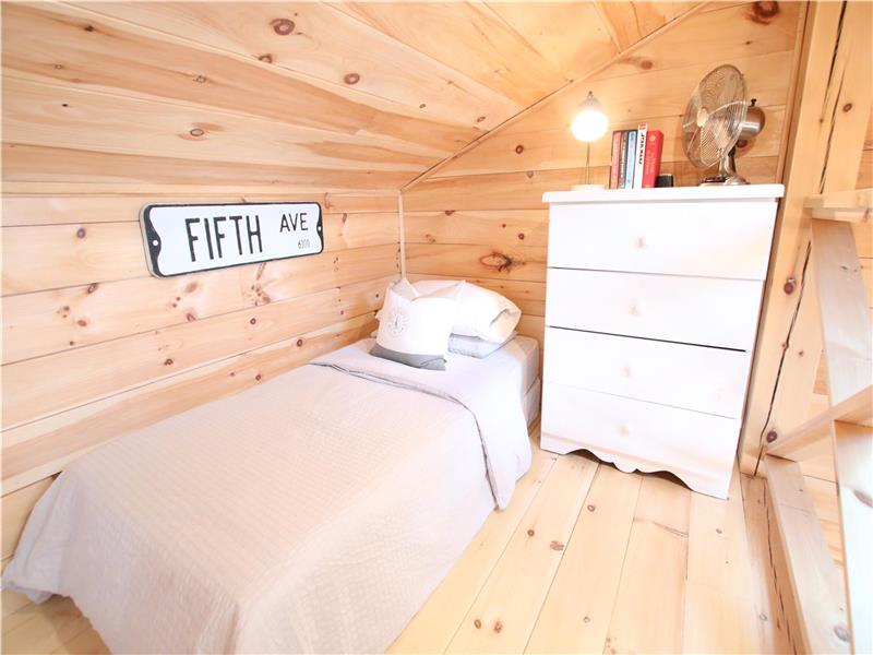 To The Cozy Cabin On Mcdonalds Corners Cottage Rental DI