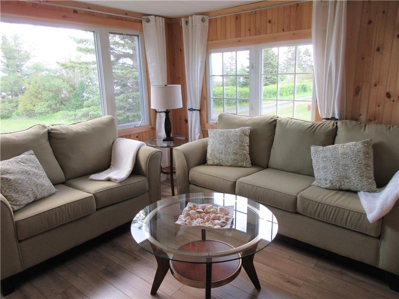 Rocher Retreat PetitRocher Cottage Rental GL32173 CottagesInCanada