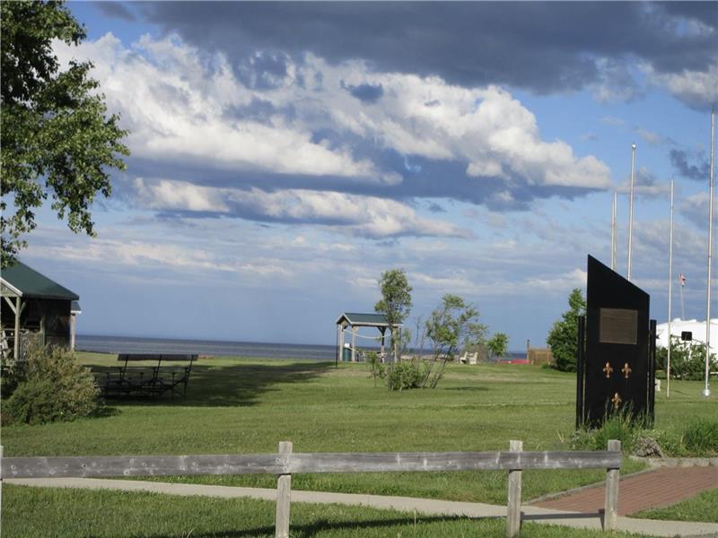 Rocher Retreat Chalet à louer PetitRocher GL32173 CottagesInCanada