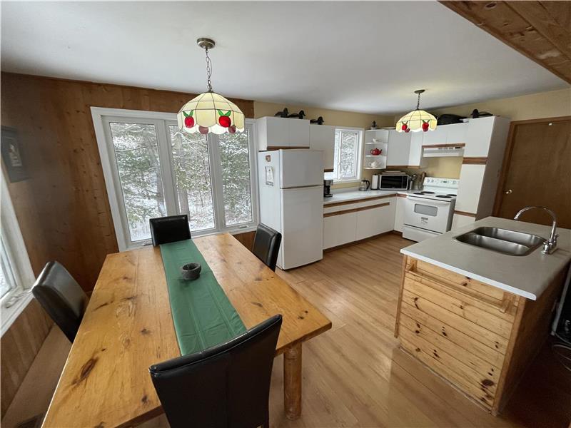 Cook's Cottage, Lakefront, Drive PointeAuBarilStation Cottage Rental DI32174