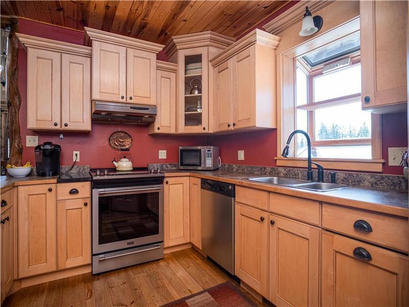 Come stay at Lazy Days Lodge in Lac Lac Du Cottage Rental DI32206 CottagesInCanada