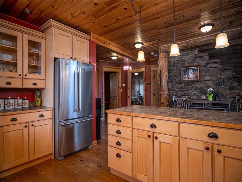 Come stay at Lazy Days Lodge in Lac Lac Du Cottage Rental DI32206 CottagesInCanada