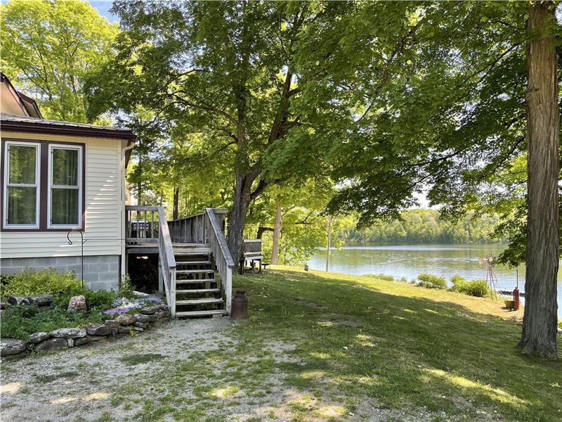 Beautiful Lake House with Motor Chalet à louer South Frontenac PL