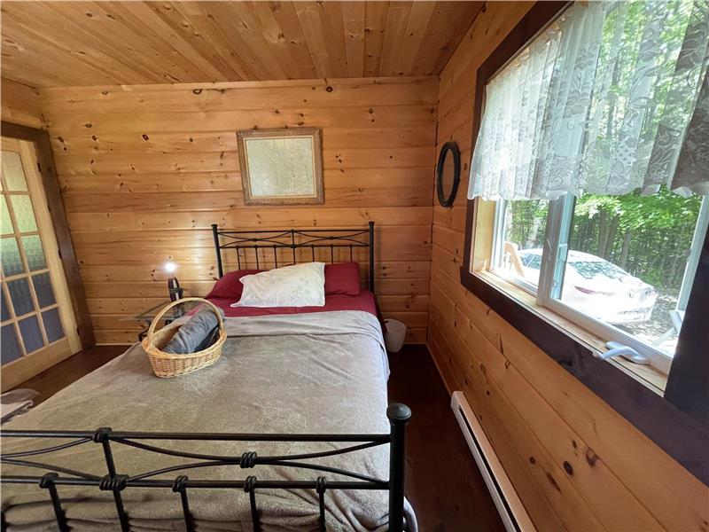 Joy's Chalet Hottub, Lake, & Bowman Cottage Rental DI32261