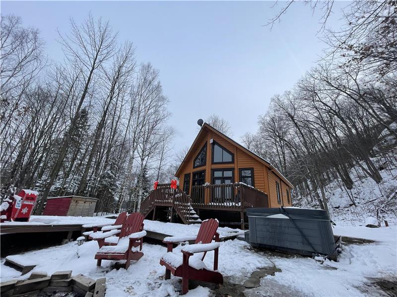 Joy's Chalet Hottub, Lake, & Bowman Cottage Rental DI32261