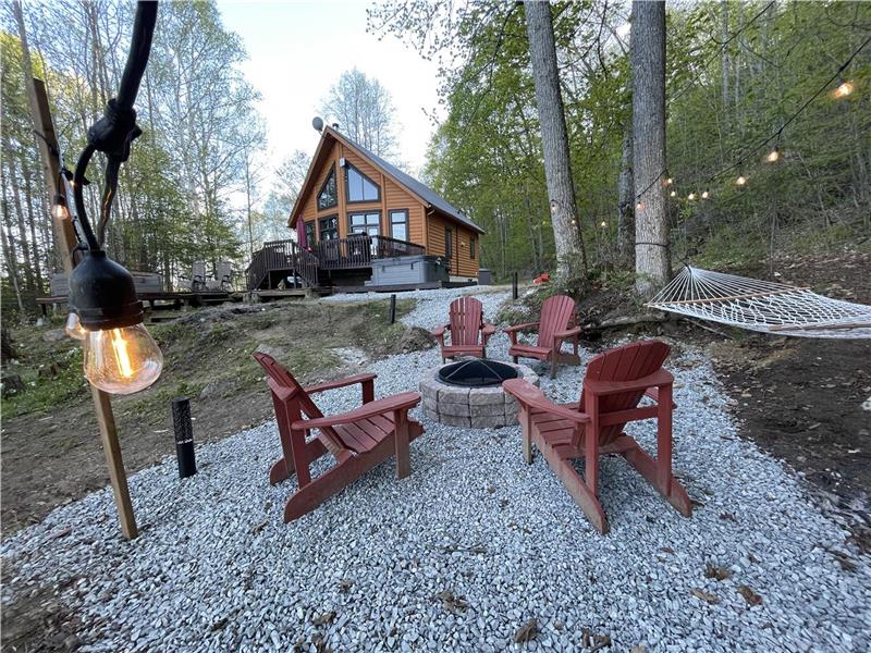 Joy's Chalet Hottub, Lake, & Bowman Cottage Rental DI32261
