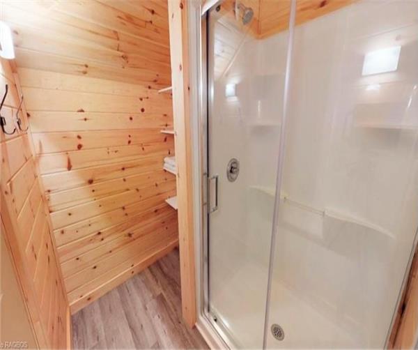 LAKE HURON, BRUCE BEACH LAKEFRONT, Kincardine Cottage Rental GL32283 CottagesInCanada